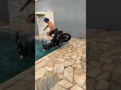 160 a prova d’água 🤣 #grau #motovlog #xracing #shorts  (cristofer035) siga @puxounograuecorte