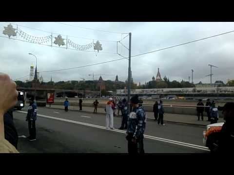 Олимпийский огонь погас в Москве во второй раз