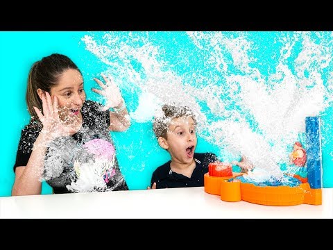 BRINCANDO com o JOGO ESPUMA BOOM - Vídeo Infantil - Paulinho e Toquinho