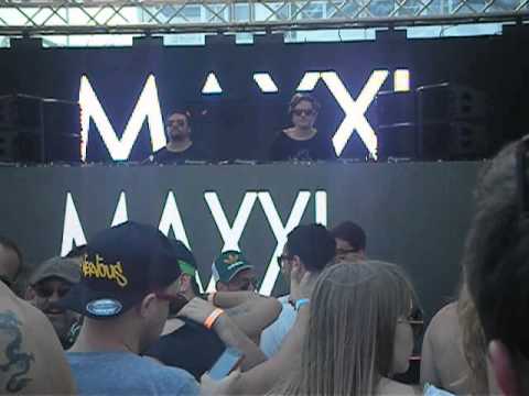 Scandal - Just Let Me Dance - Maxxi Soundsystem Remix (Live at the Nurvous Miami Deep event)