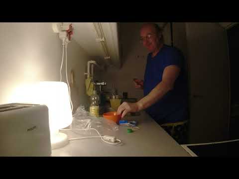 MongoTV_11109 - DRIKKER ANANAS SODAVAND OG SPISER SALTPASTILLER LØRDAG MIDNAT