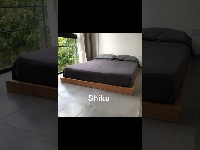 Vídeo relacionado con Mesa de suelo japonesa de madera de 24 pulgadas con patas curvadas para sentarse al aire libre y ceremonia de té, ideal para relajarse y decoración zen