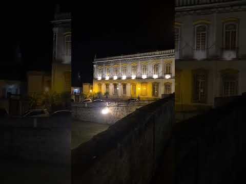 São João del-Rei à noite: história, charme e magia! ✨🏛️ Siga @colanimnoix #MinasGerais #Viagem
