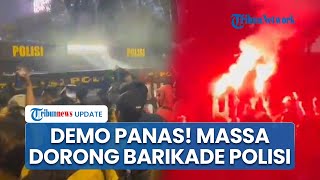 Demo Panas! Massa Bakar Ban & Tameng Polisi, Dorong Barikade Aparat, Kritisi Setahun Prabowo-Gibran