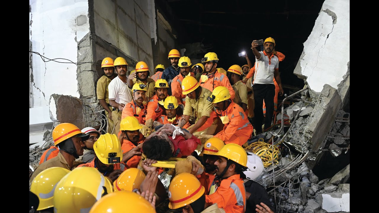देखे मौत का खौफनाक VIDEO, निमार्णाधीन अवैध इमारत ढहने से पांच मजदूरों की मौत