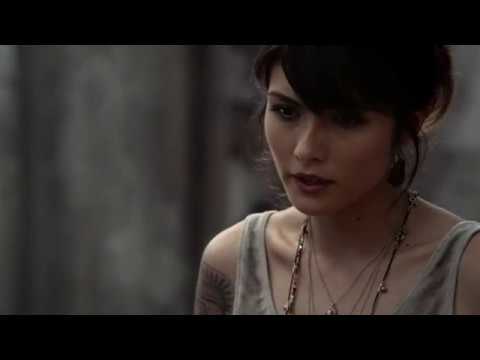 Scenes of Sophie Deveraux in TO S01E02