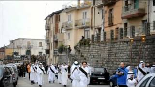 preview picture of video 'San Giorgio Morgeto (tradizionale processione del venerdì santo 2015)'