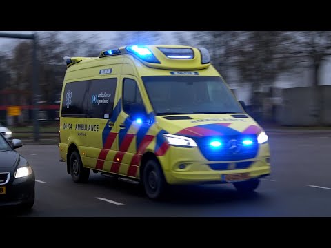 A1, Otaris S Ambulances 04-172 Deventer & 04-174 Schalkhaar in Deventer