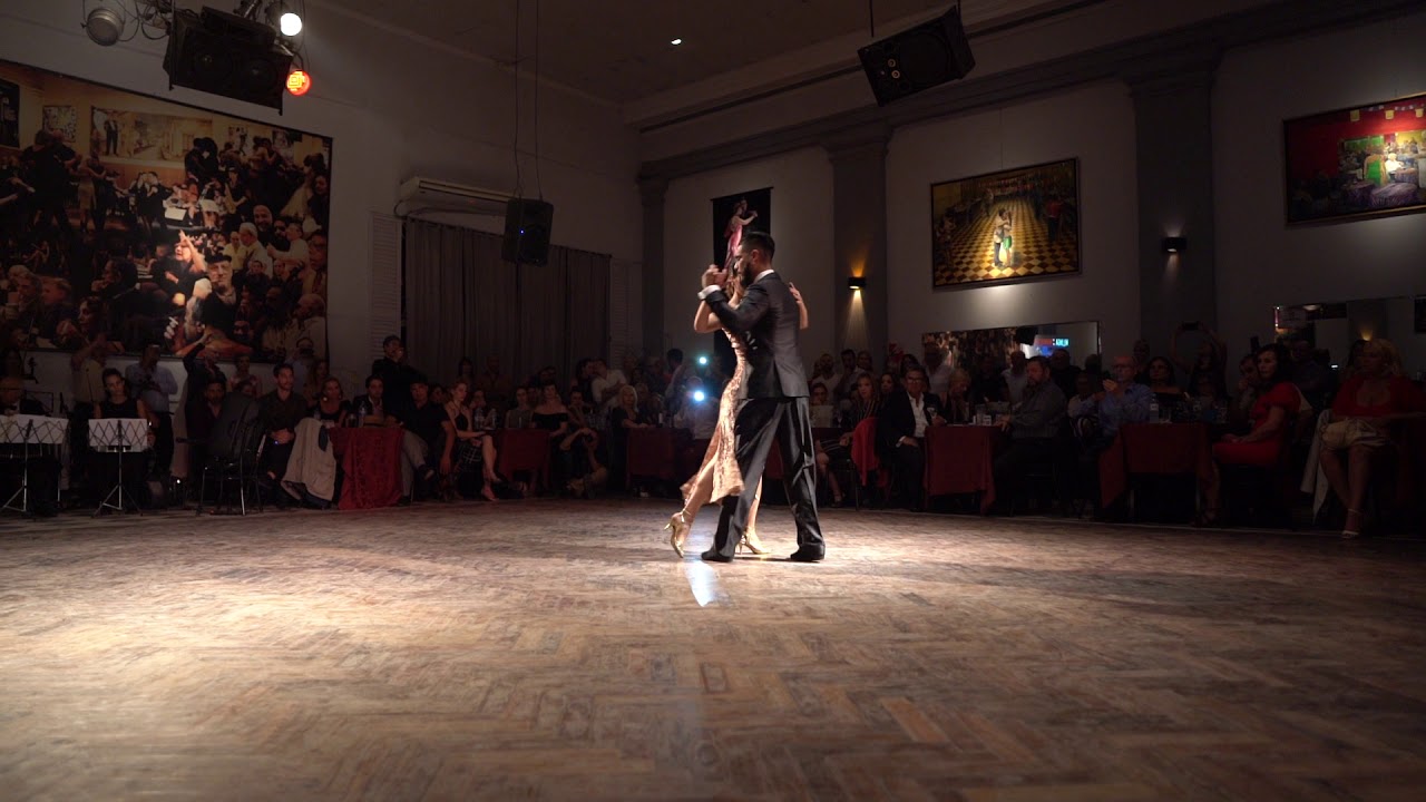 Paula Pandol y Néstor Azorín bailan in Canning