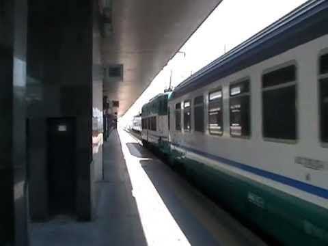 E656.068 in partenza con l' IC 707 Roma Termini - Taranto