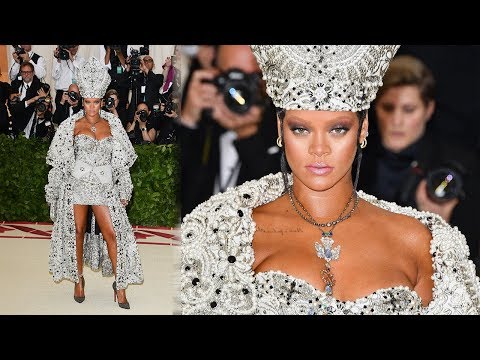 download lagu mp3 mp4 Rihanna Headdress, download lagu Rihanna Headdress gratis, unduh video klip Rihanna Headdress