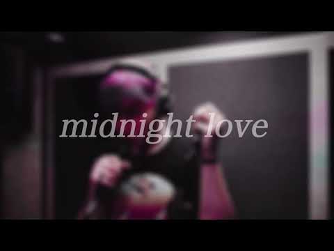 Mobezzy - „midnight love“ (OFFICIAL LYRIC VIDEO)