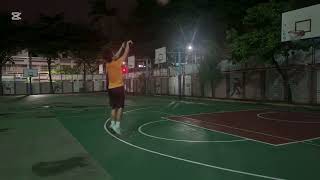20251028 三分練投 25/41 做出接球步，下肢想著有個水平從後往前加速的感覺，再煞車後利用彈性往上把力量往上送，完成出手，下肢盡量能呈現屈髖，持續練習#flow2pro #insta360