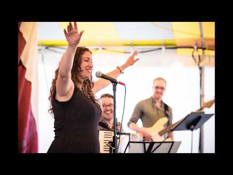 Stephanie Bowring - Ça hurle