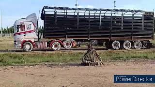 Download lagu Scania, Howo Sitrak, Mercedez Benz and Volvo Trucks Spotted at Work mp3