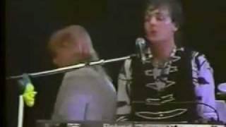 Paul McCartney &amp;WingsGolden Slumbers,Carry That Weight,&amp; The End LIVE.flv