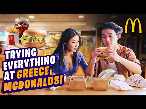 Cingapurianos experimentando de tudo no McDonald's da Grécia