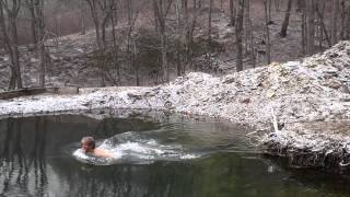preview picture of video 'Winter Swimming in Appalachian'