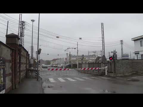 Passaggio a livello di via Leonardo da Vinci (lato Milano) - Novara / Level crossing / Bahnübergang
