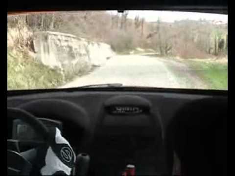 Rally dei Mulini 2011 - Ps 1 - Caldaralo Poggi passano in prova con la signora che va a messa !