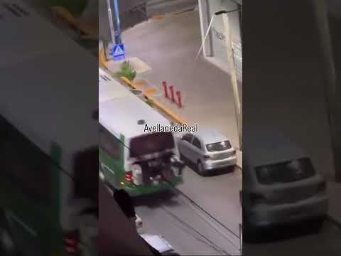 Viajando agarrados del colectivo 🚍 📍Las Flores y Mariano Moreno #Wilde