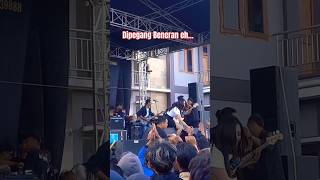 Download lagu Akibat Membungkuk di panggung !!! #music #dangdut mp3