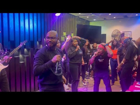 ENERGETIC POWERFUL AFRICAN PRAISE MEDLEY WITH EMEKASONGSZ @TheLOGICChurch MAINLAND