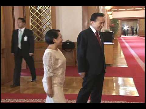 Arrival in blue house,signing of guest book,official photo