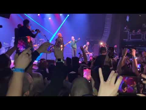 Tony Hawk sings Superman with Goldfinger