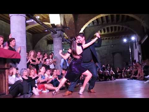  Yanina Quiñones  and  Carlos Espinoza  are  dancing  to  the  tango  "  A Evaristo Carriego  "  by  Osvaldo Pugliese  at  Genova Festival Bravo  in  2018