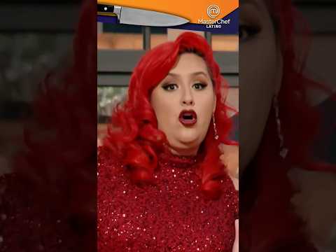 Chef Claudia Sandoval scolds Lupita in the final 😬😡.#final #masterchef #mastercheflatino2018