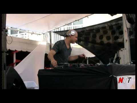 Dennis Ferrer WMC 2010 @ DJ MAG "Name That Track".mov