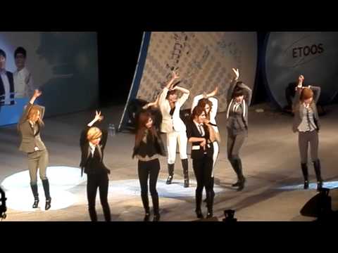 [FanCam] 111122 少女時代 "The Boys "  in Korea University