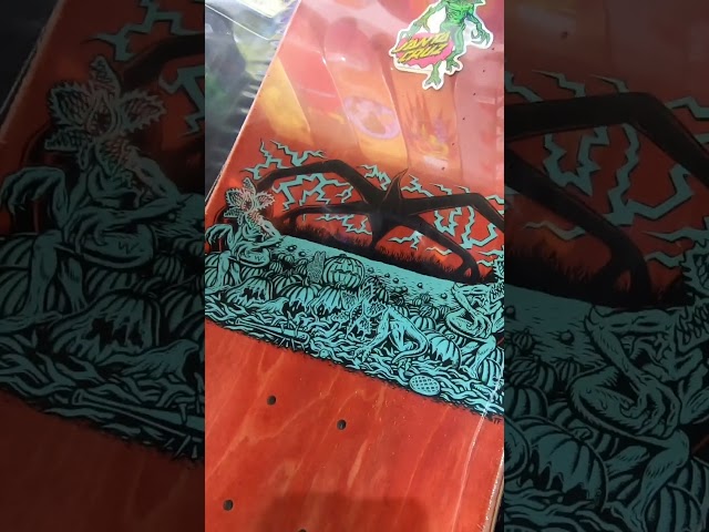 Vídeo relacionado con Santa Cruz Stranger Things Knox Hellfire Pit - Tablas de skate de 10.1 x 31.3 pulgadas