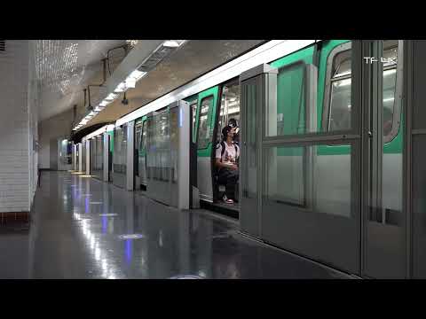 Metro Paris: Linie 13 an der Station Varenne