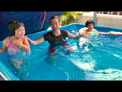 Ruby và Vani tập bơi tại nhà | Hướng dẫn bé bơi an toàn và vui vẻ cùng mẹ Dương 