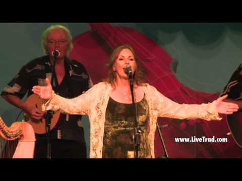 Clannad with 'Téighir Abhaile Riú': Traditional Irish Music from LiveTrad.com