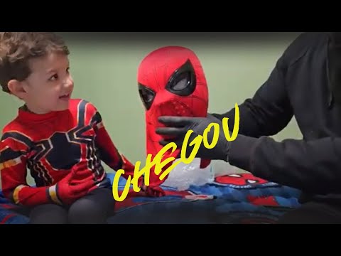 #01-Chegou a máscara do Homem-Aranha com olhos que mexem! Reação do Matheus ao abrir a embalagem