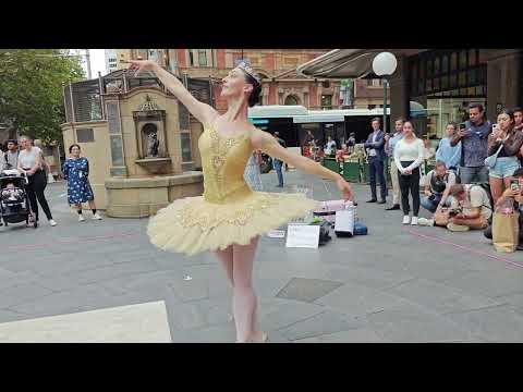 The Lost Ballerina   Sydney, Australia Street Performer