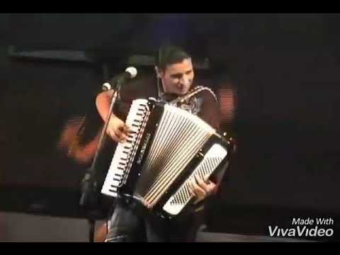 TEM ALGUÉM NO SEU LUGAR - TRIO REMELEXO