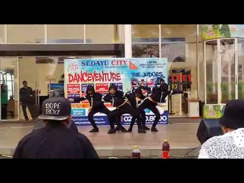Danceventure Group One Hundred % (Sedayu City Kelapa Gading)