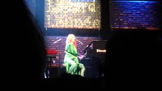 Sweet Dreams (Are Made of These): Tori Amos Eurythmics Cover: Glasgow Apollo 10th May 2014