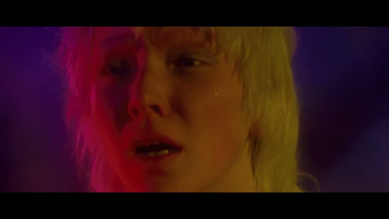 Miniature de la vidéo AFTER BLUE (PARADIS SALE) - Bande annonce du film After Blue (Paradis sale)