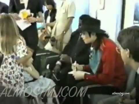 Michael Jackson - visiting and signing autographs for sick children (beautiful and rare video)