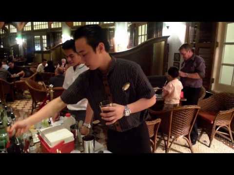 How to make the Original Singapore Sling (By Long Bar Raffles Hotel) | 2bearbear.com