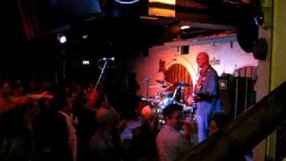 Martin Stephenson and The Daintees go walkabout at London Borderline 18/09/09