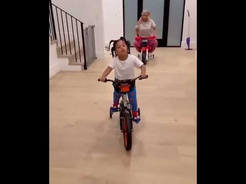 Nicki Minaj Shows Off Papa Bear's Hair Length! 💁🏾‍♂️