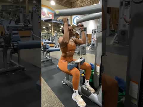 Unstoppable! ✨ #fine #fitnesslifestyle #fy #girlswholift #livefine #upperbody