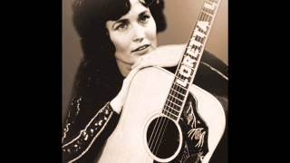 Loretta Lynn - Walking After Midnight 1977 I Remember Patsy Cline