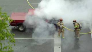 preview picture of video 'City of Richmond Fire Department, Kentucky Ladder 3 putting out a truck fire'